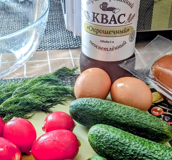 Набор продуктов для окрошки (на фото не все ингредиенты). Фото автора