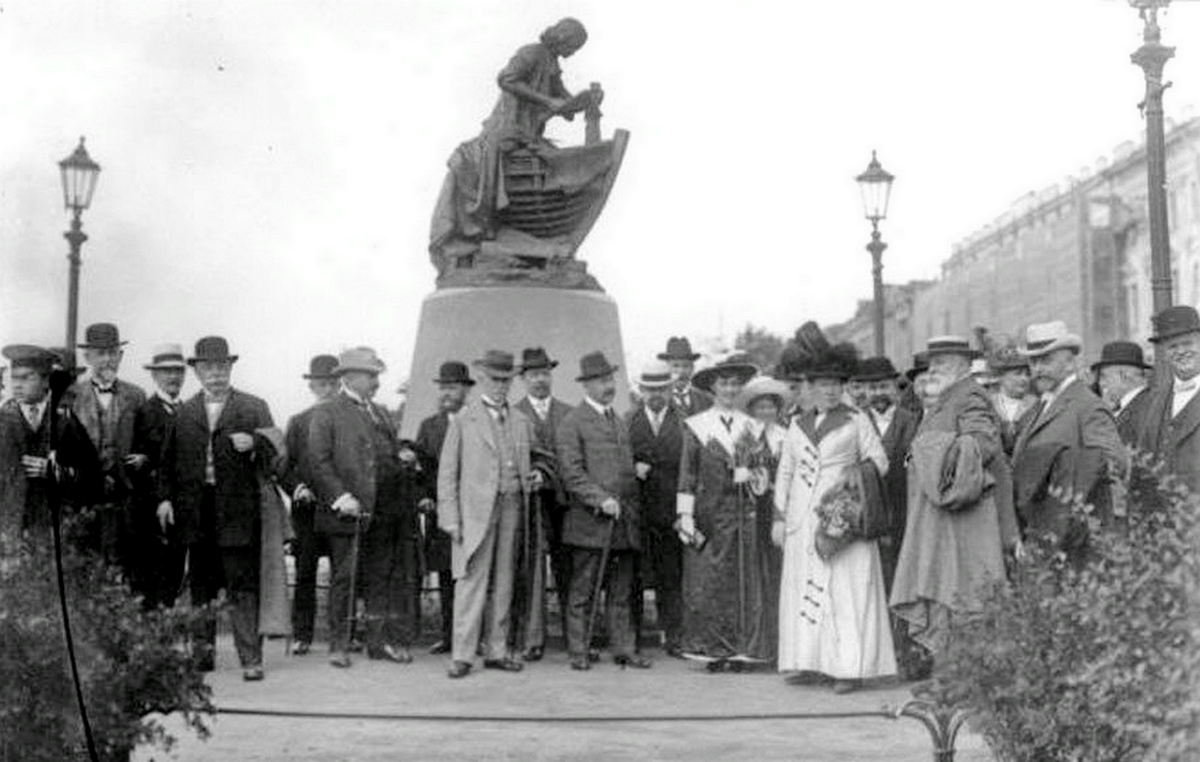 Открытие памятника "Царь-плотник" на Адмиралтейской набережной (1910)