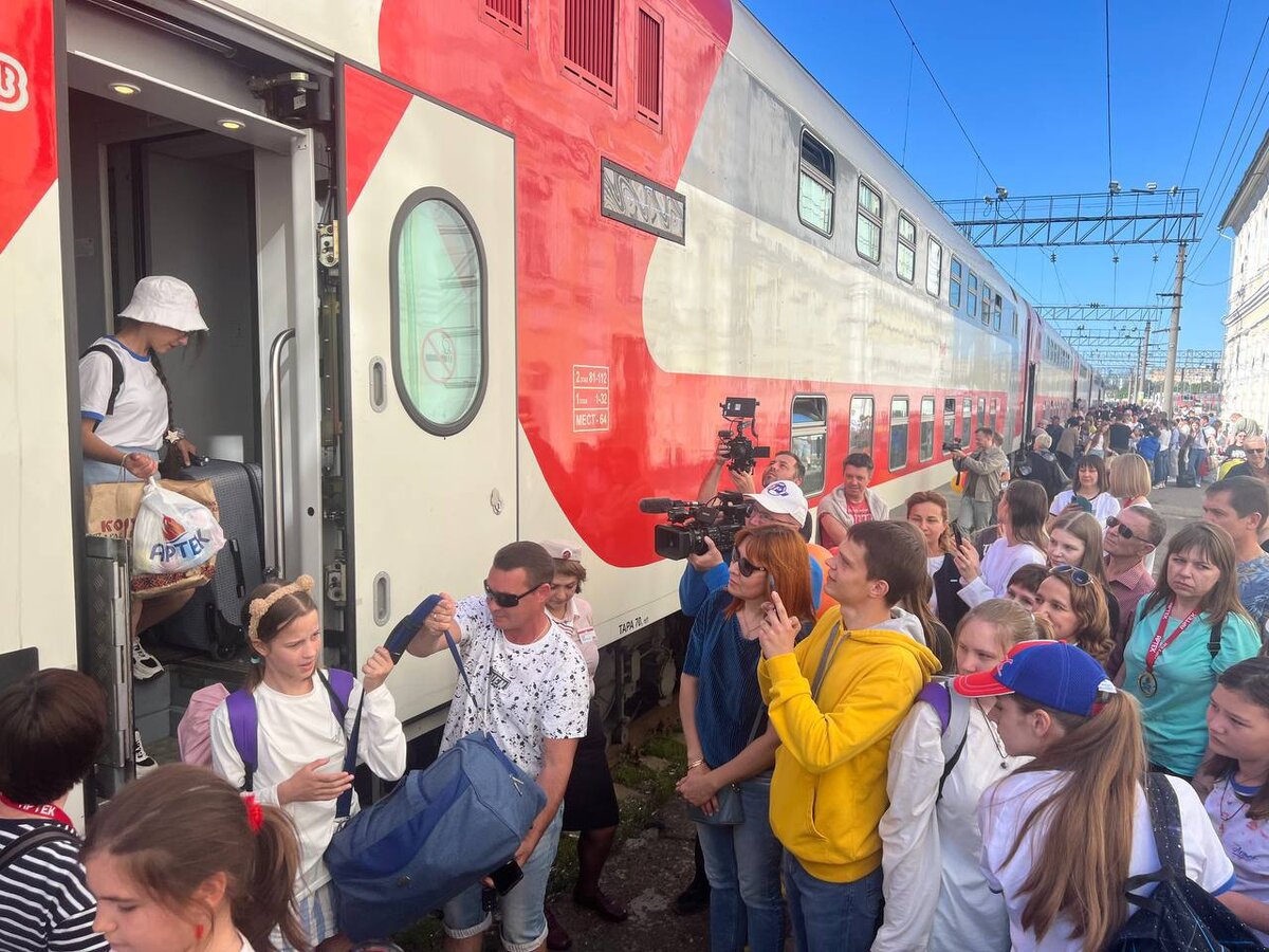  📷    Из Международного детского центра «Артек» вернулись 100 оренбургских ребят Андрей Севостьянов