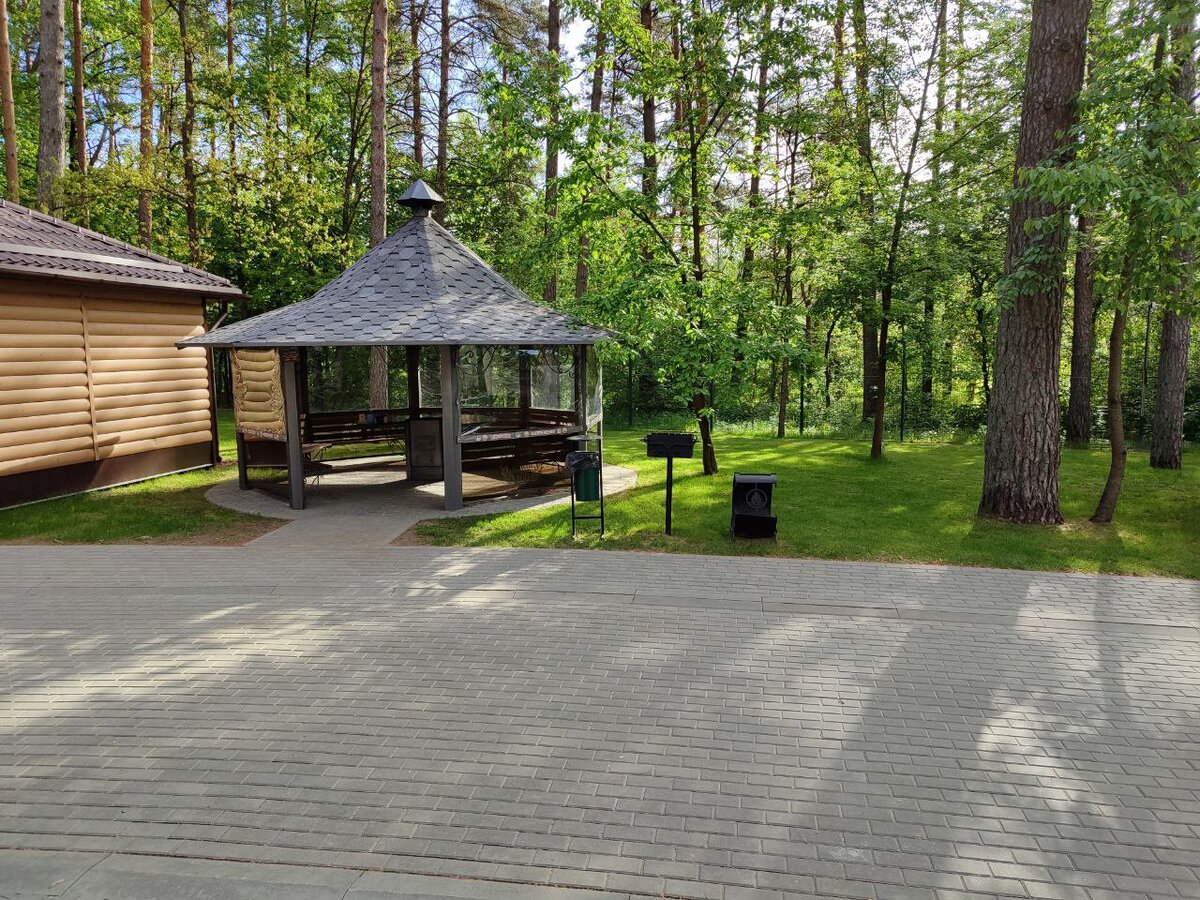 Беседка, шашлыки на базе отдыха "Привал"
