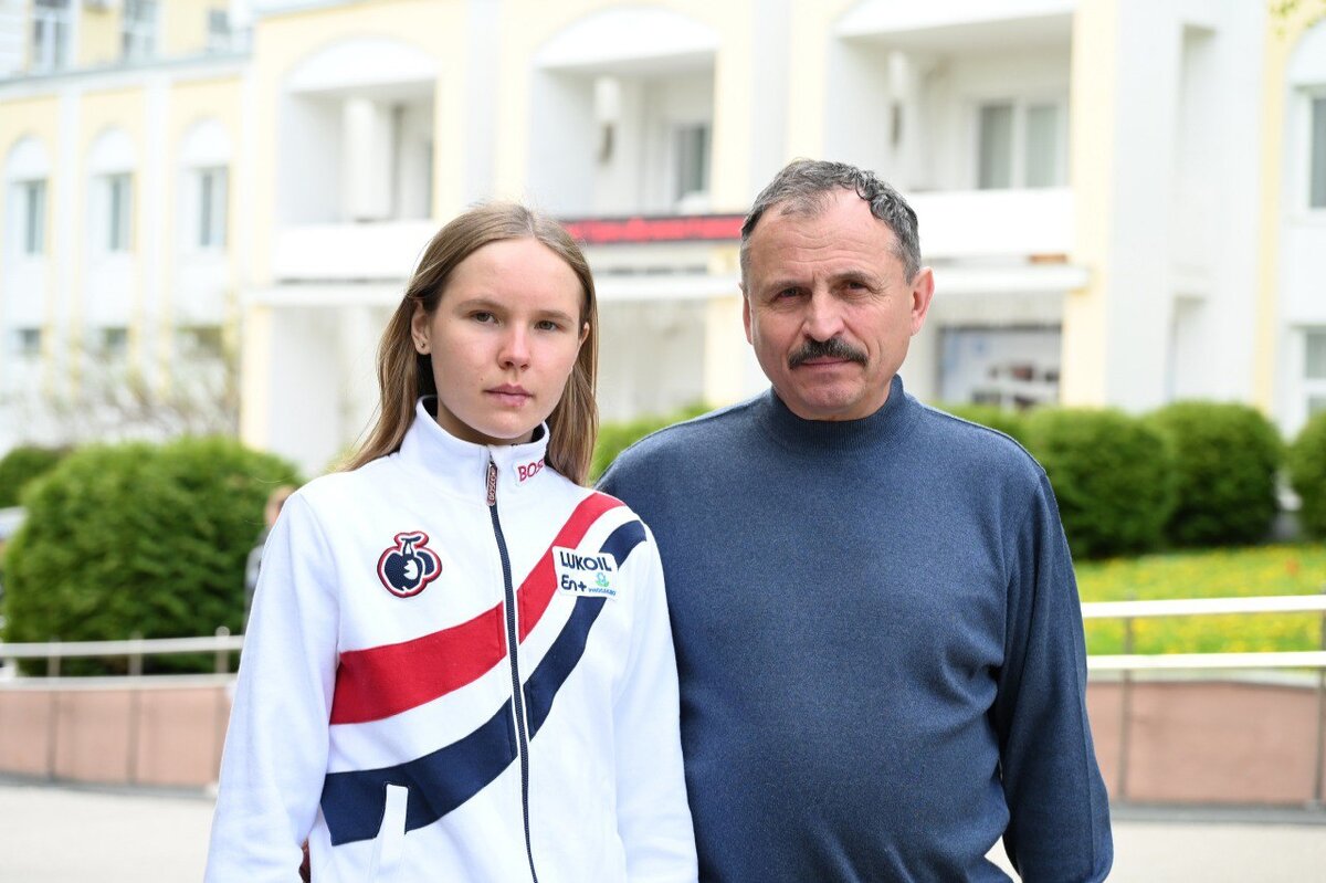 Алина Пеклецова с профессором кафедры «Циклические виды спорта» ПГУ 