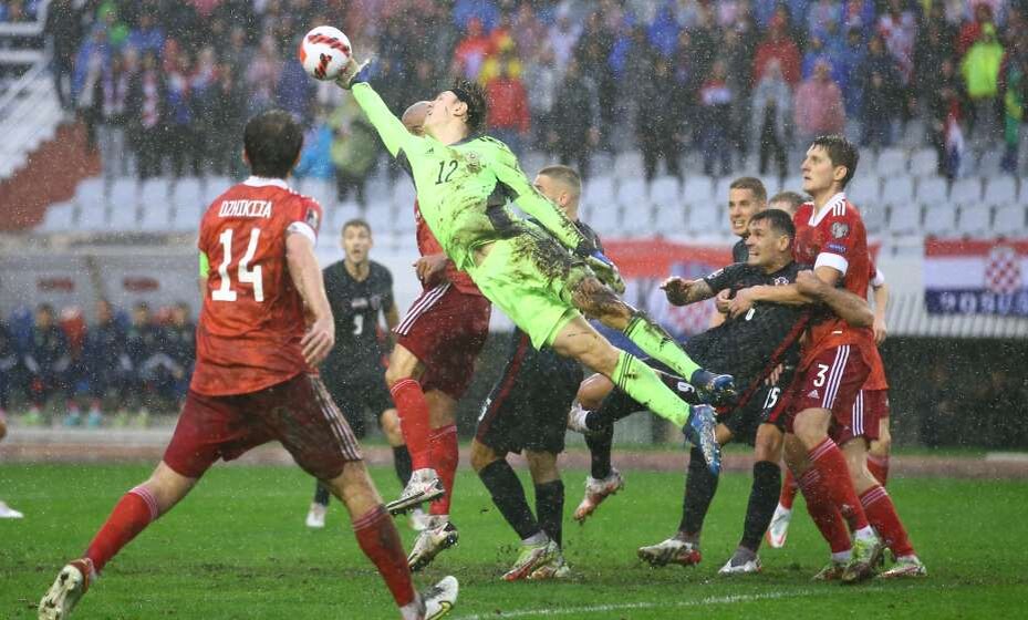    Голкипер сборной России Матвей Сафонов заключает контракт с «ПСЖ». Фото: Reuters