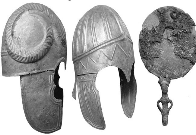 Местные жители вовремя заметили нашествие людей с металлоискателями в труднодоступный уголок Кавказа. Лишь чудом уцелела могила вождя