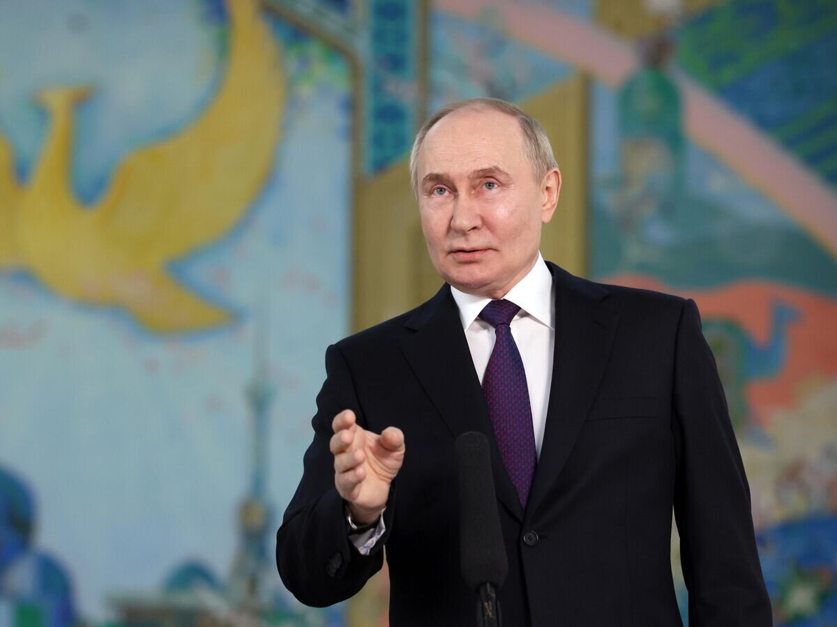    Президент РФ Владимир Путин отвечает на вопросы российских СМИ по итогам государственного визита в Узбекистан© РИА Новости / POOL