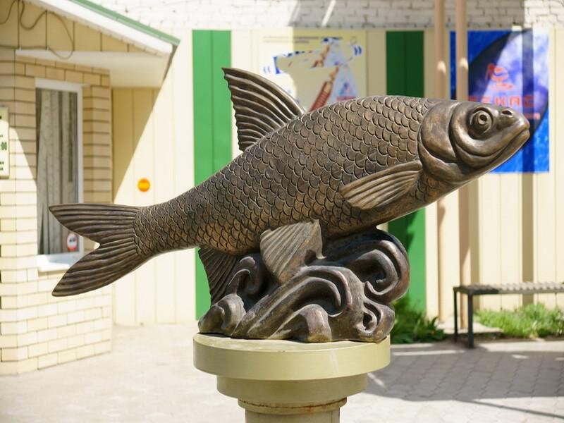 Памятник вобле в Астрахани