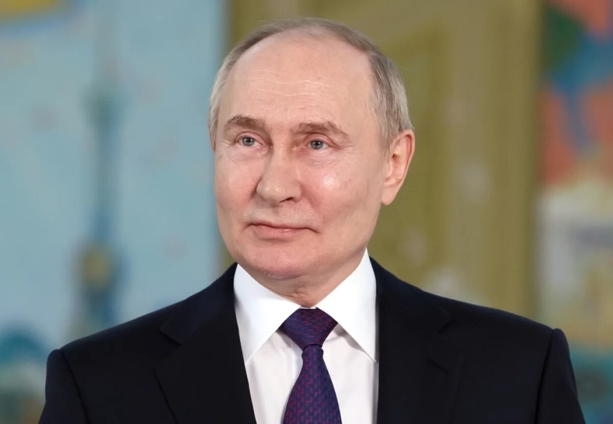    Президент РФ Владимир Путин отвечает на вопросы российских СМИ по итогам государственного визита в Узбекистан. 28 мая 2024.