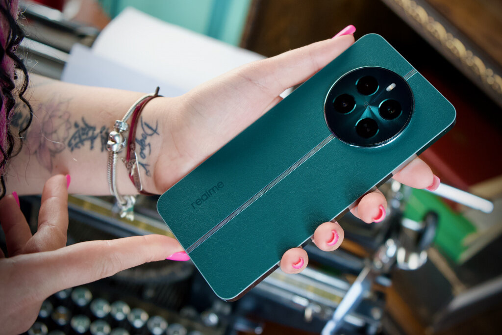    realme 12+