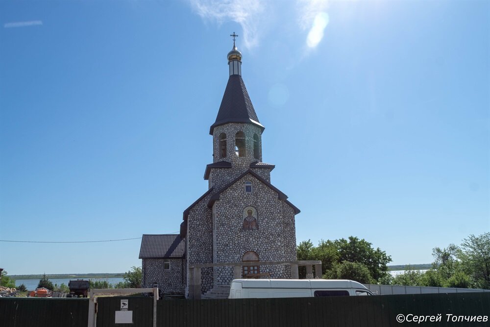 Строящийся храм