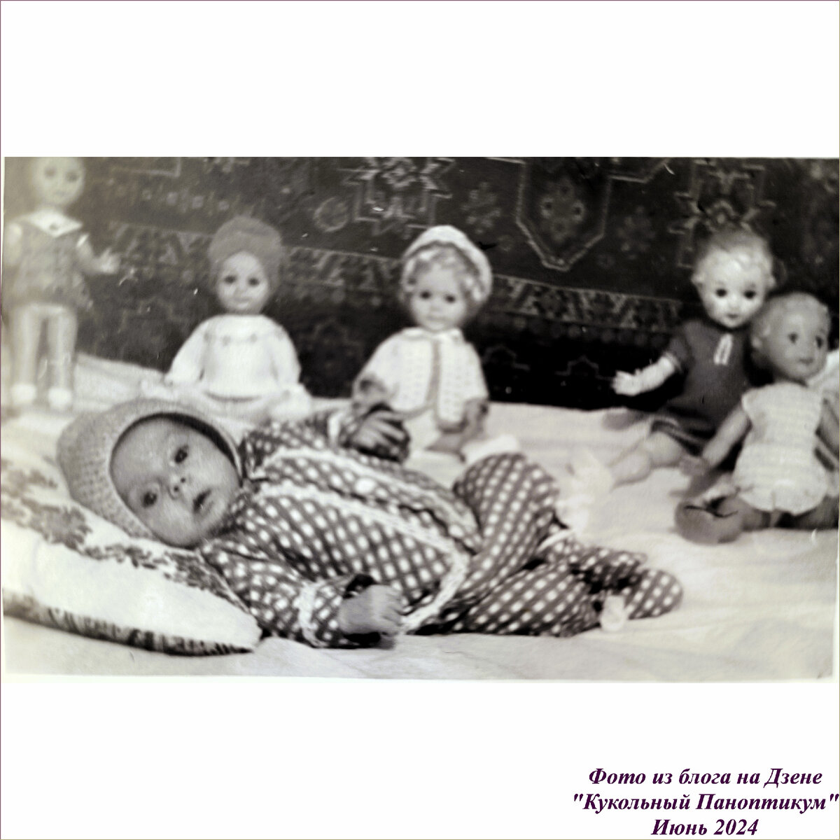 Кукла Света в центре, остальные куклы - маминой младшей сестры, через год она уехала и увезла их с собой. 