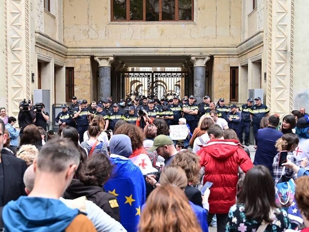    Акция протеста противников закона об иноагентах в Тбилиси© Sputnik