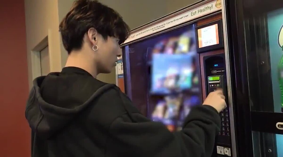 Ваши деньги в опасности ... срочно отправьте смс с кодом для их перевода на безопасный счёт ...