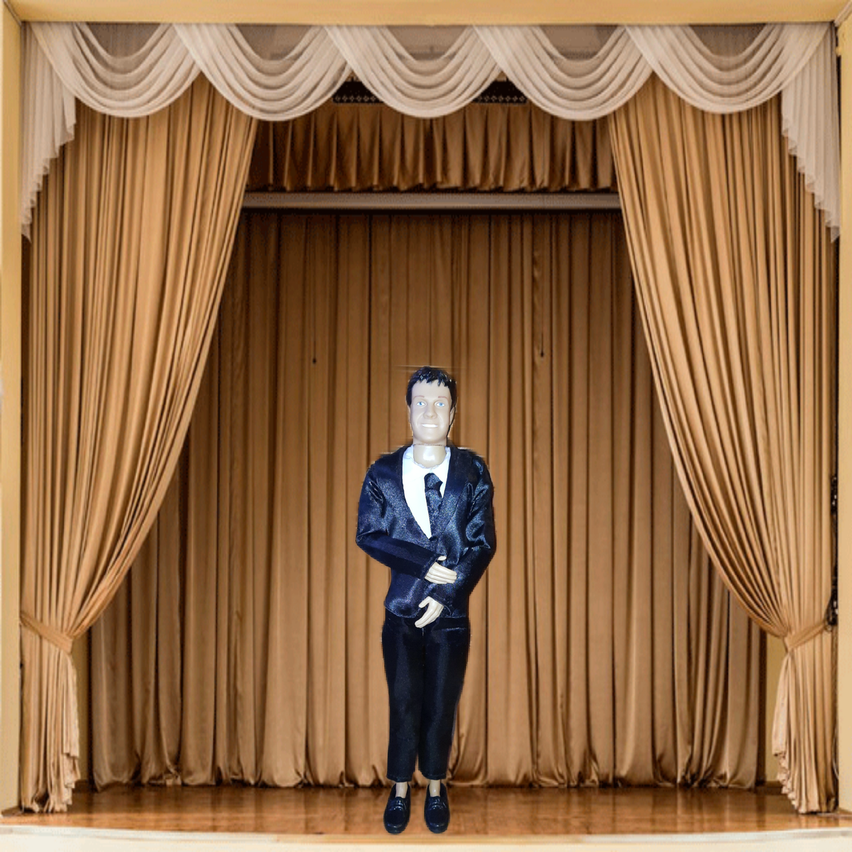 - Добрый вечер! Я не знаю как выразить эмоции захлестнувшие меня! Я безумно счастлив! И хочу выразить свою благодарность моему продюсеру – Анри Люмьеру, всем ребятам, которые работают со мной и особую благодарность я бы хотел выразить женщине без которой меня просто бы не было. Благодаря ей я тот, кто я есть, именно она помогла мне раскрыться как певцу в полную меру. Это мой прекрасный менеджер и любовь всей моей жизни – Лана Петрова. 