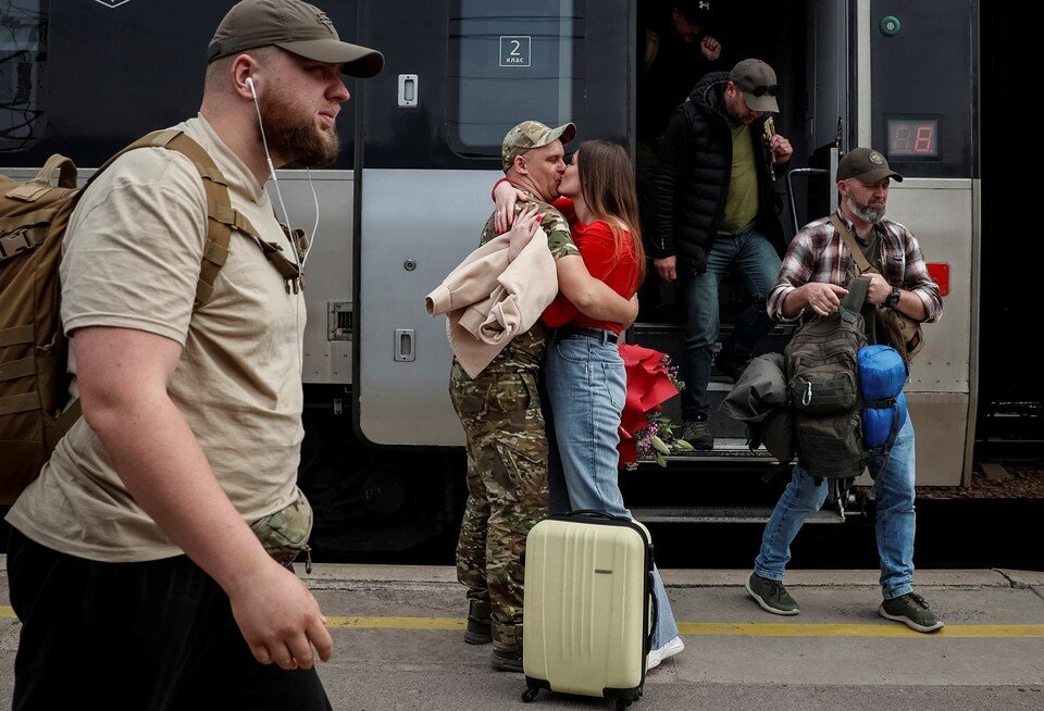 Повседневная жизнь украинцев превратилась в страшный и грустный анекдот Фото: REUTERS