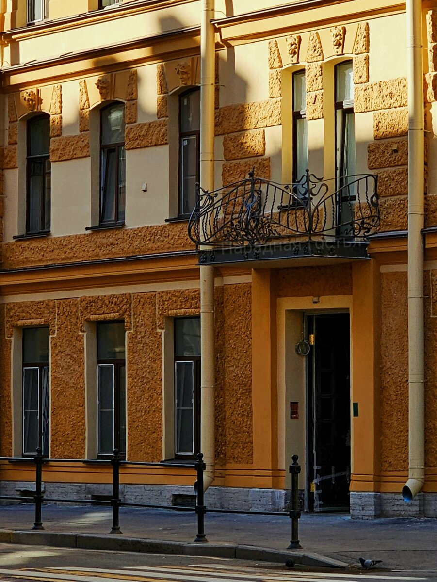 Фото: Парадная гостья