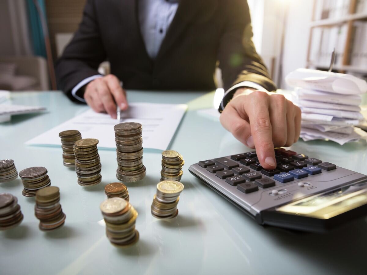    Подсчет денег© Depositphotos.com / Andrey Popov