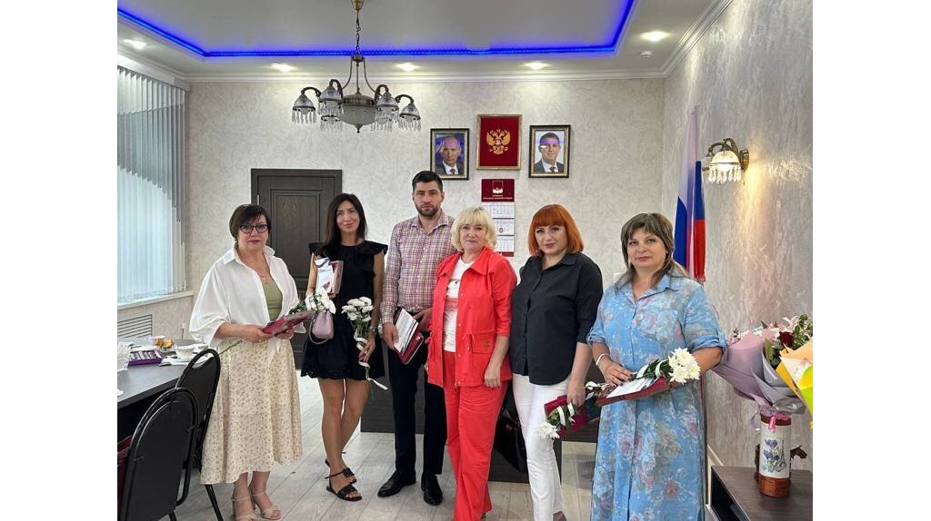 В Бежицком районе Брянска состоялся торжественный прием. Глава администрации Татьяна Гращенкова поздравила предпринимателей, которые отметили праздник 26 мая.