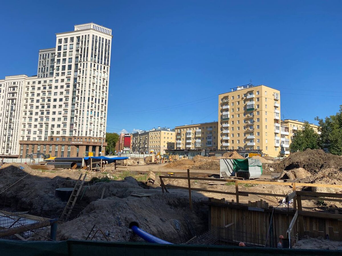 Площадь Свободы во время строительства новой станции метро, лето 2023 г., фото: Заповедные кварталы