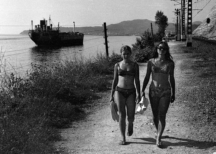 8 Things Women Used to Be Banned From Doing Vintage beach photos, Beach look, Vi