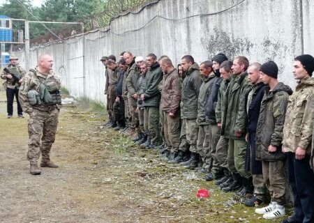    Штурмовые нацбригады ВСУ конкурируют за заключённых