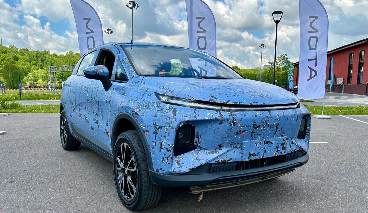 В столице Российской Федерации прошла первая официальная презентация электромобиля Атом, который позиционируется, как единственный сегодня полностью отечественный электрический автомобиль.