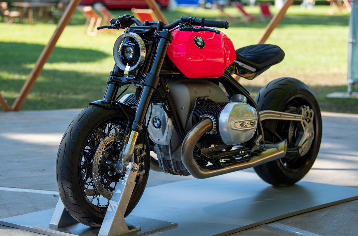    Вообще-то, официально в BMW называют этот мотоцикл концепт-байком. Но мы-то знаем: в большинстве случаев баварские концепты очень быстро превращаются в серийную продукцию BMW Motorrad.   
[Hardy Mutschler](https://hardymutschler.de/) / BMW Classic