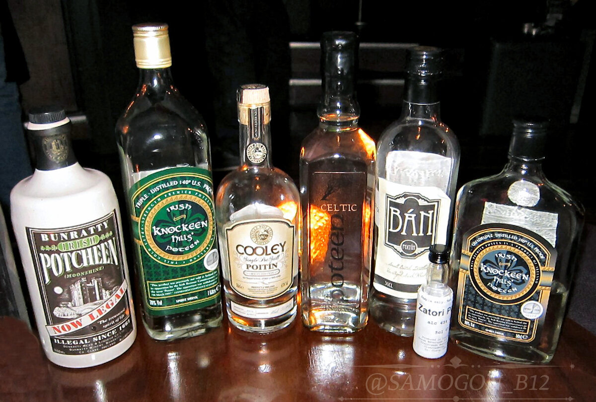 Подборка законных ирландских и кельтских бутылок «Пойтин» или «Пойтин». Лицензия на изображение CC BY-SA 4.0.