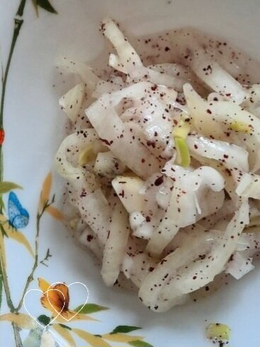 Луковый салат.