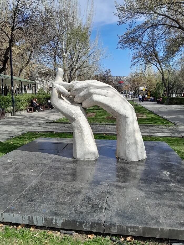 Памятник «Руки Дружбы».  Фото: Ашот Левонян / ВКонтакте