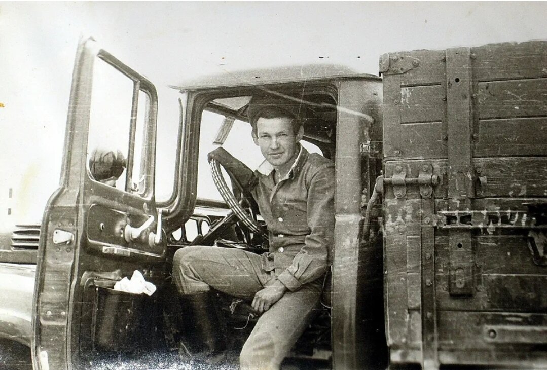 "Афган и тянет в гору старый ЗИЛ, гремя карданом"... (слова из какой-то дворовой песни об Афганской войне, а фото из открытых источников)... 