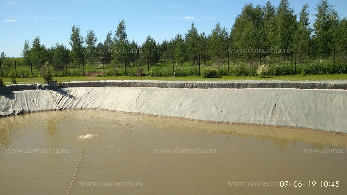 Монтаж геотекстиля на подготовленное основание