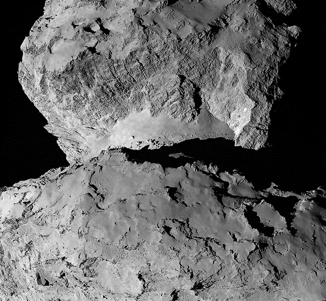 Вертикальные борозды, идущие от центральной части («шеи») кометы указывают, что разрушение её тела произошло в резуль-тате выхода наружу компримированного газа, и этот газ, по всей видимости был водород или гелий, оставивший следы плавления при своём расширении, ведь у них отрицательный дроссельный эффект. 
