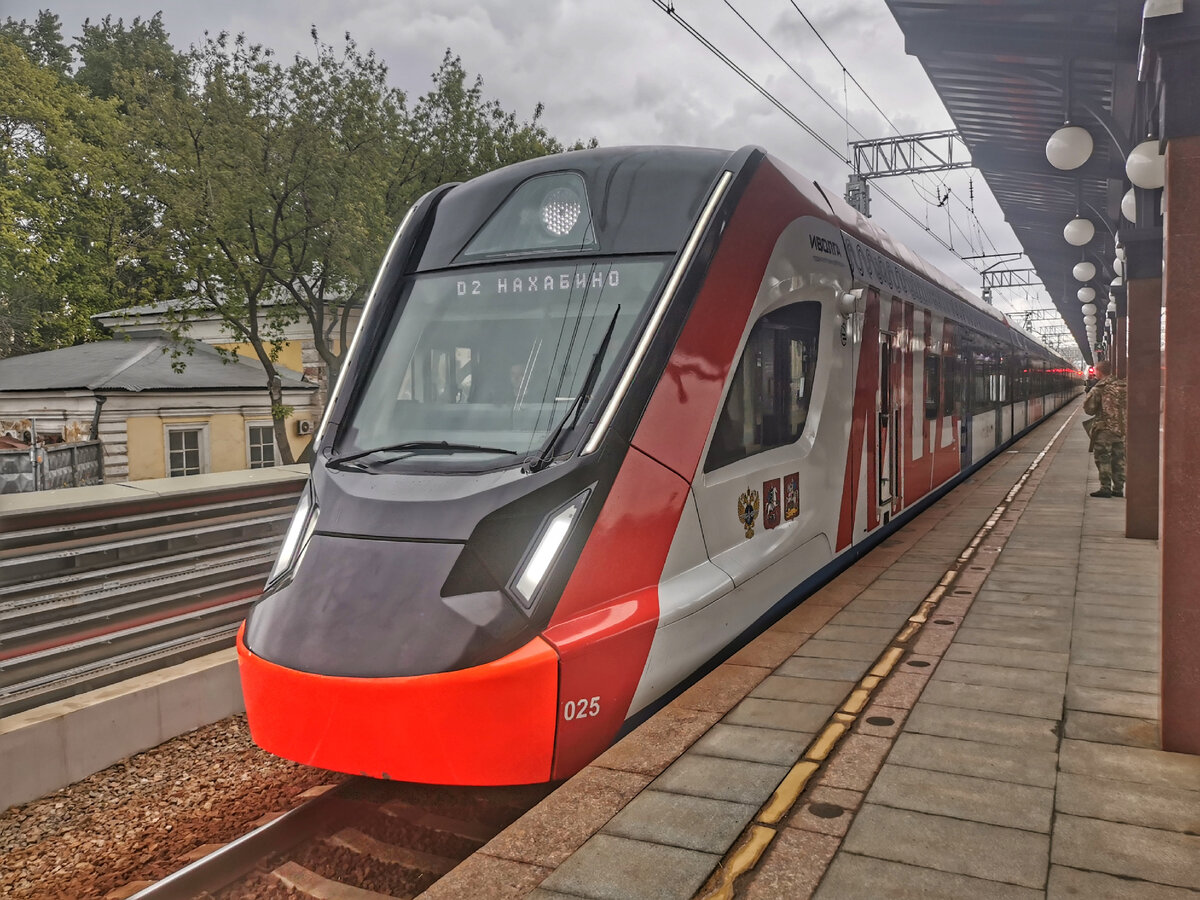 Электропоезд ЭГ2Тв-025 "Иволга" на МЦД2 на МЦД Площадь трёх вокзалов.