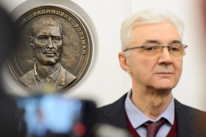    Барельеф Евгения Ройзмана* в администрации Екатеринбурга. Фото: пользователя dv6999 из фотоальбомов Uralweb
