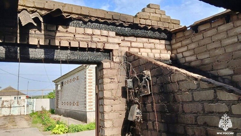    В посёлке Селивановка сгорела одна из хозпостроек Фото: МЧС России по Ставропольскому краю