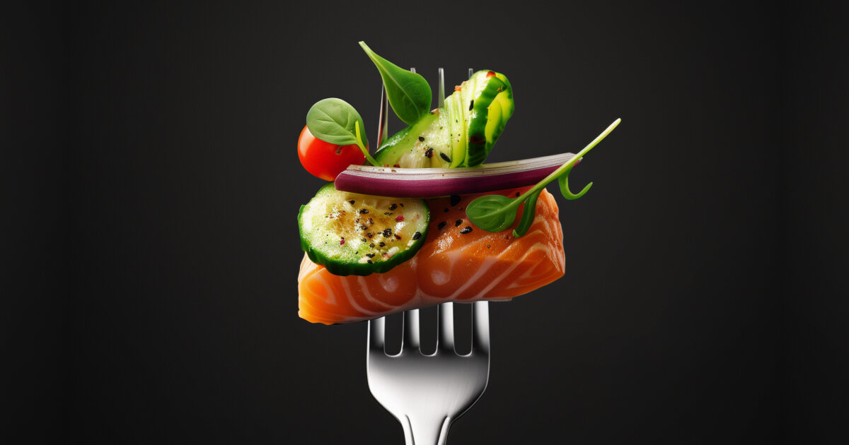 Сколько вы тратите на еду? По данным издания Forbes, средние траты россиян на продукты составляют 21,1 тыс. руб. в месяц. При этом около трети жителей нашей страны выделяют на эту статью до 10 тыс. руб. в месяц, а около 6% — от 40 до 60 тыс. руб. Конечно, хотелось бы сэкономить, но при этом не лишиться «правильных» продуктов, которые необходимы организму. Мы собрали советы, как это можно сделать.