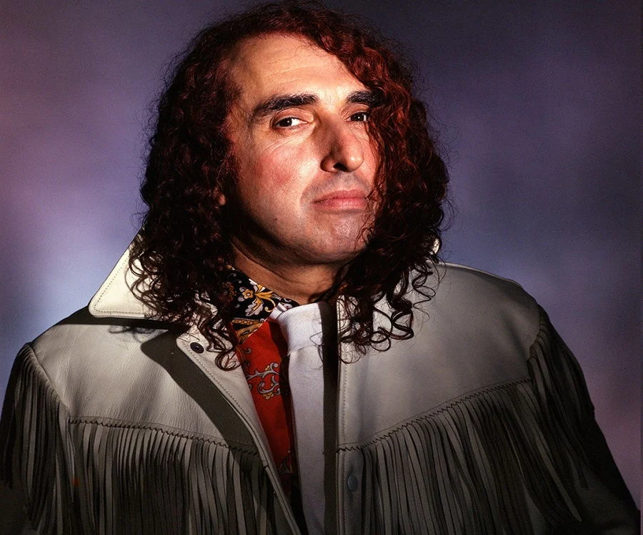 Tiny Tim (имя при рождении Герберт Хаури; 12 апреля 1932, Нью-Йорк, США — 30 ноября 1996, Миннеаполис, США) — американский музыкант, певец, композитор, музыкальный архивариус, игравший преимущественно на укулеле. Особую популярность ему принесла песня "Tiptoe Through the Tulips", которую он исполнял фальцетом. В песне "Roxette" он упоминается в строках: "I love your blue-eyed voice, / Like Tiny Tim shines thru" (рус. -  Я обожаю твои голубые глаза и твой голос, / Который похож на голос Крохотного Тима")
