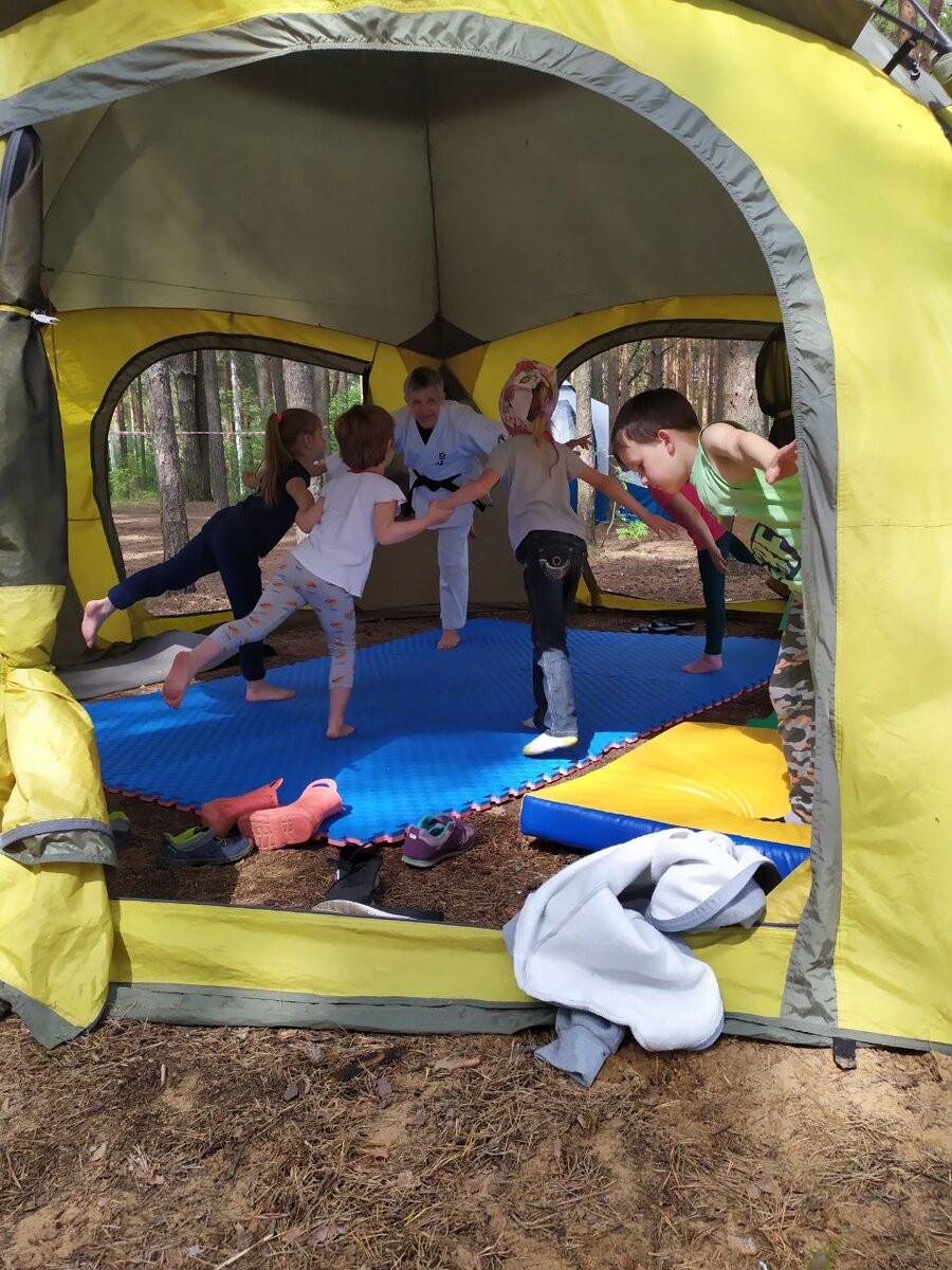 Занятие Юлии Нестеровой.  Автор фото Буйнова Д.А., выезд на Константиновский карьер, лето 2023