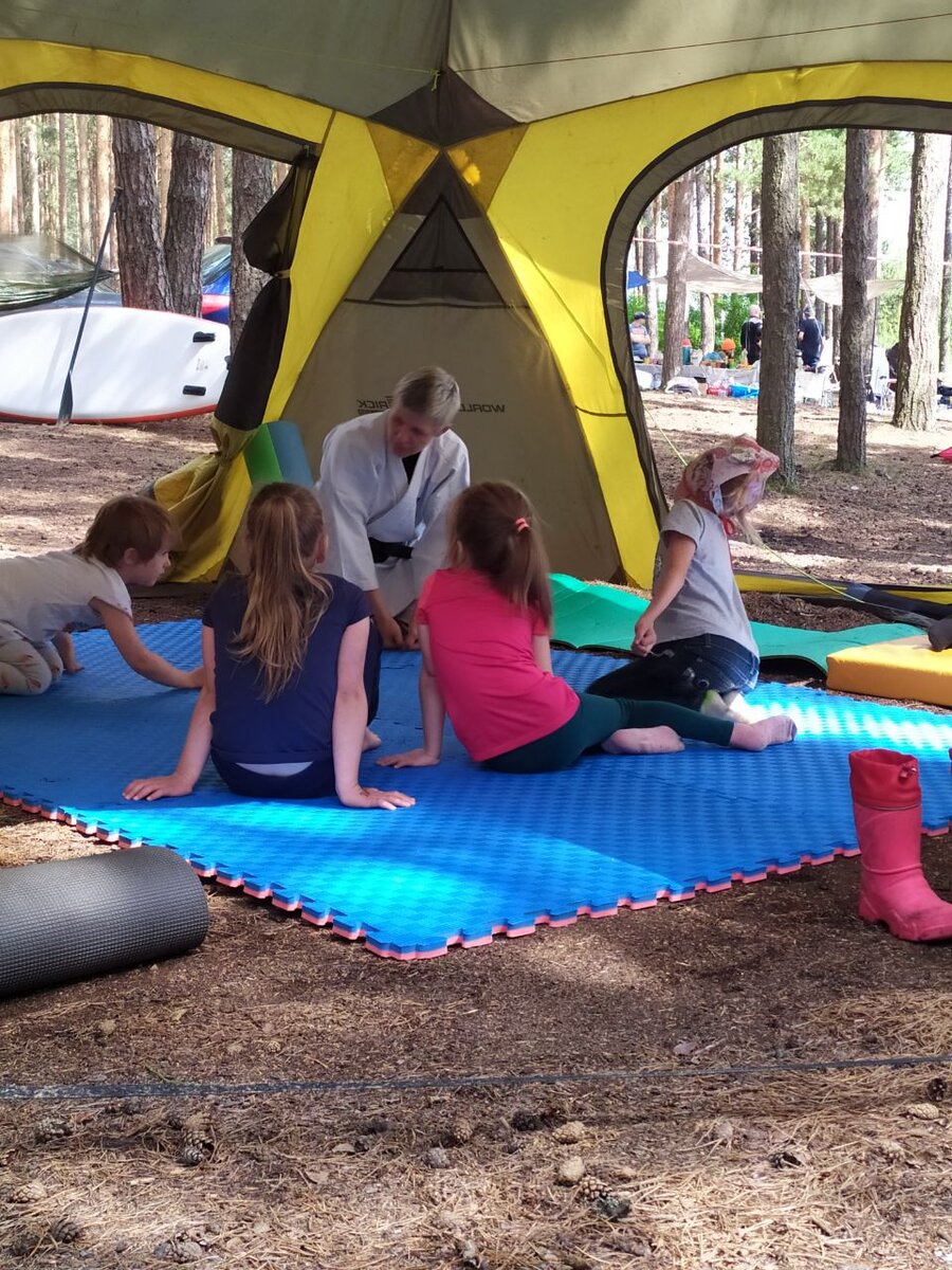 Занятие Юлии Нестеровой.  Автор фото Буйнова Д.А., выезд на Константиновский карьер, лето 2023