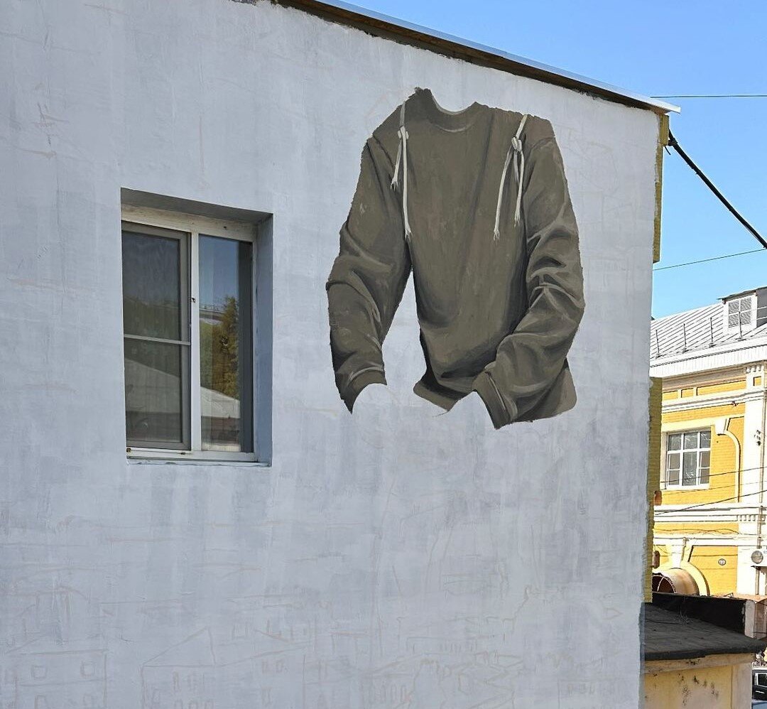    К работе художник приступил в конце мая в одном из дворов