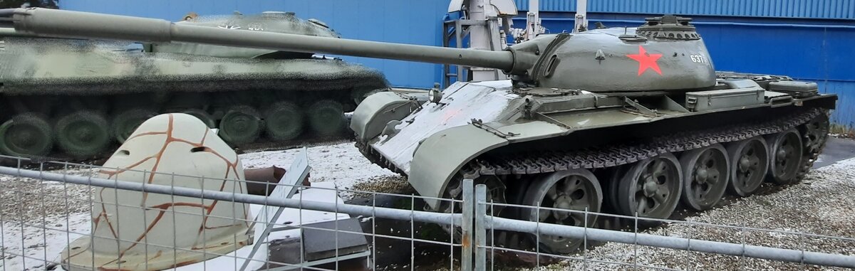 В СВО наряду с новейшими Т-90 М ограниченно применяется даже Т-55, что свидетельствует о большом напряжении ресурсов. Эксплуатация устаревших БТР, БМП, МТЛБ вообще в порядке вещей.  При этом в бой на старой броне приходится идти не иностранным, а своим солдатам