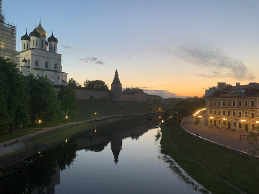 Псковский Кром, Троицкий собор и река Пскова / Фото автора