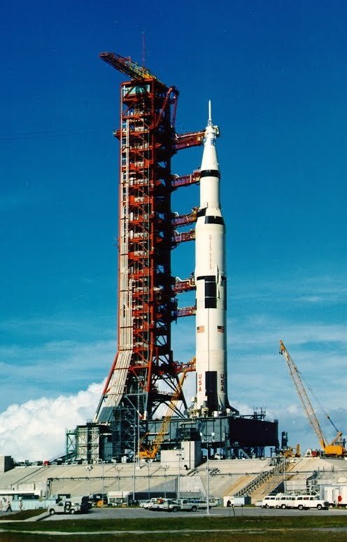 «Сатурн-5» на стартовой площадке. Фрагмент фотографии НАСА S69-38660. 