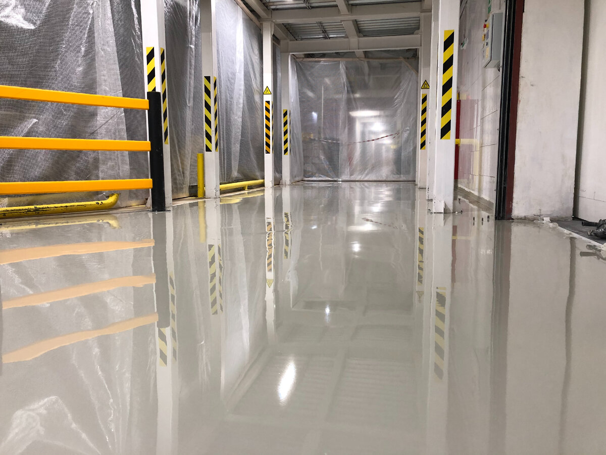 Обновление старого полимерного пола. Антискользящее эпоксидное покрытие 2 мм. Нанесение разметки.