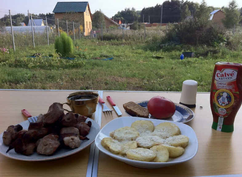 Обед у бабушки просто и вкусно,всегда стараемся как можно чаще приезжать в дерев