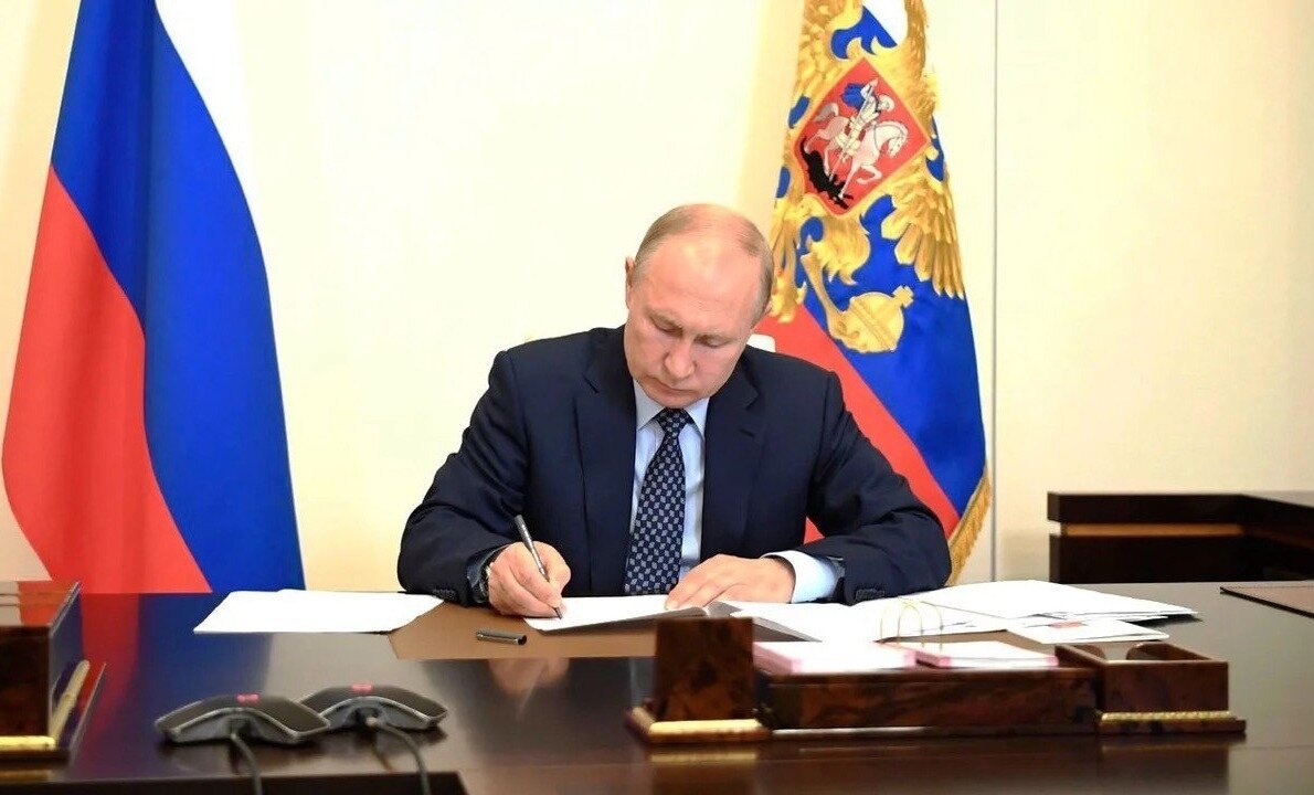    Путин подписал закон о создании реестра должников по алиментам