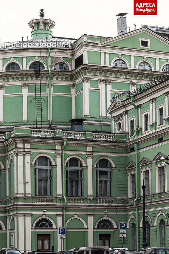 Фрагмент фасада здания Мариинского театра. Фотография Анастасии Савчук