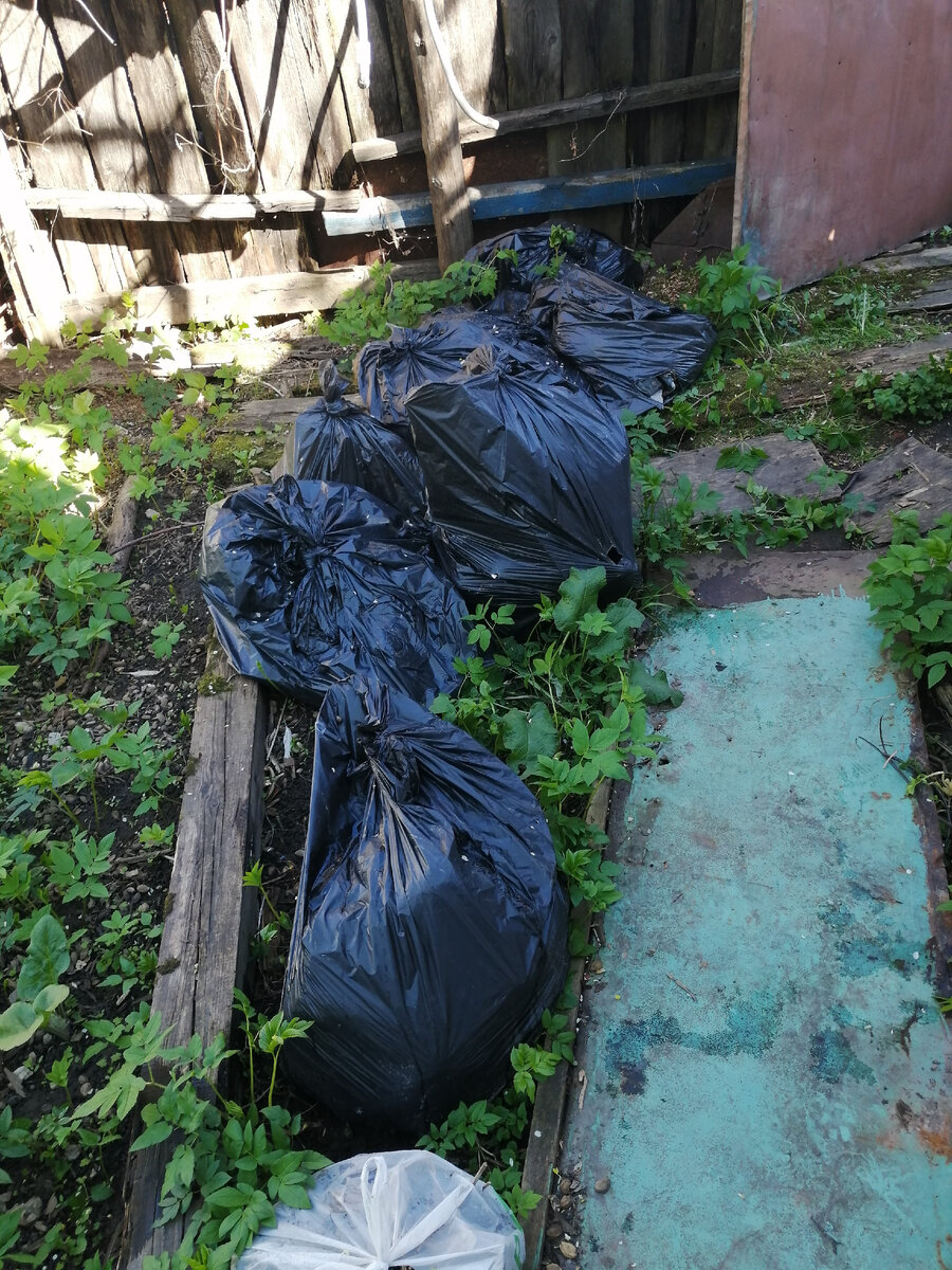 16 мешков собранного осенью и ранней весной мусора