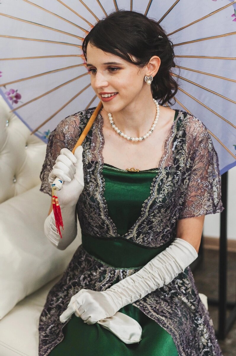 Алина Колесникова, 1 курс, направление «Фундаментальная и прикладная лингвистика», филологический факультет Томского государственного университета. Баллы ЕГЭ: математика — 70, английский язык — 77, русский язык — 97