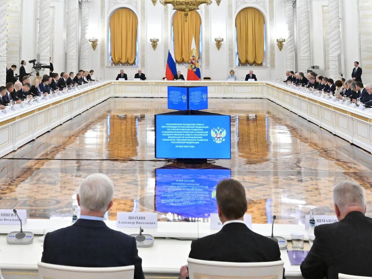    Президент РФ Владимир Путин проводит расширенное заседание Совета по стратегическому развитию и нацпроектам и комиссий Госсовета РФ© РИА Новости / Григорий Сысоев