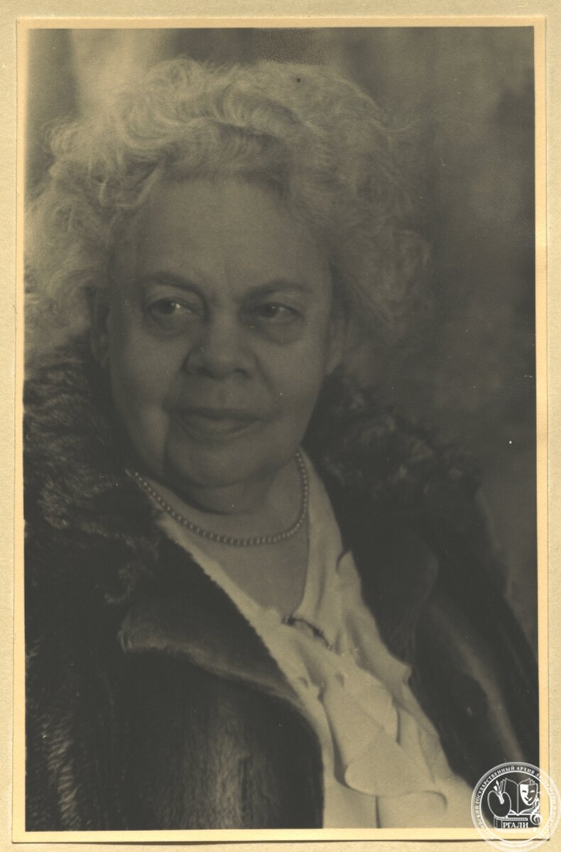 Фотография Е.Ф. Гнесиной. 6 мая 1954 г. РГАЛИ. Ф. 737. Оп. 1.